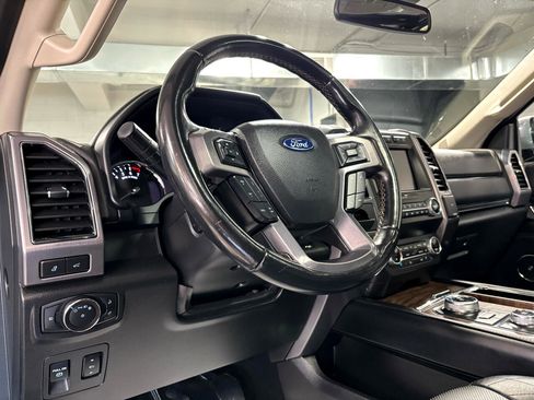 Used 2019 Ford Expedition Platinum image 32