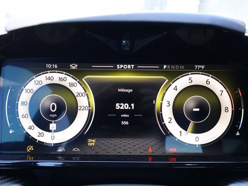 Used 2025 Aston Martin V8 Vantage Coupe RWD image 15
