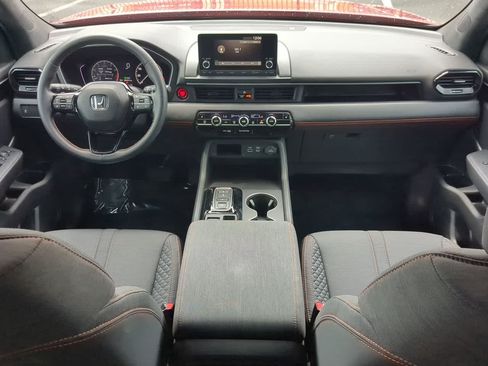 Used 2025 Honda Pilot Sport image 16