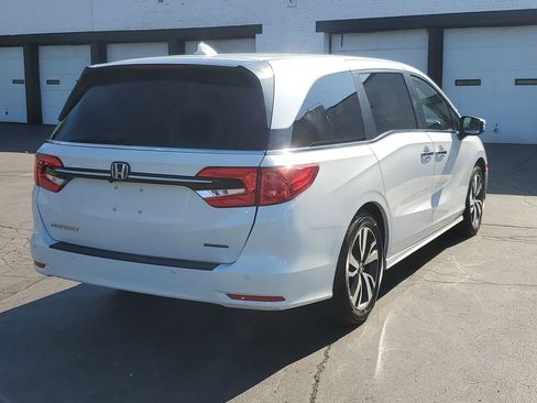 Used 2023 Honda Odyssey Touring image 3