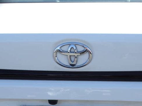 Used 2021 Toyota Corolla XLE image 9