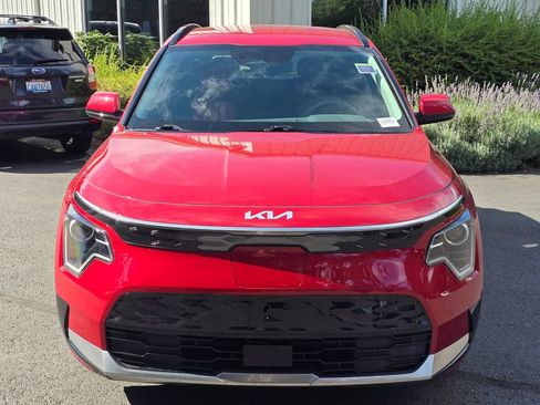 Used 2023 Kia Niro Wind w/ Wind Preserve Package FWD image 2