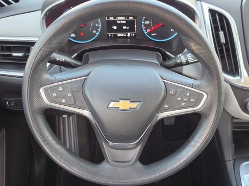 Used 2019 Chevrolet Equinox LS FWD image 16