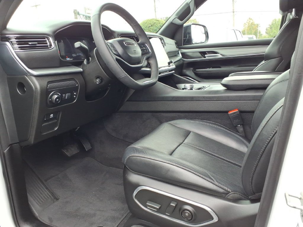 Used 2023 Jeep Wagoneer Series II AWD/4WD image 13