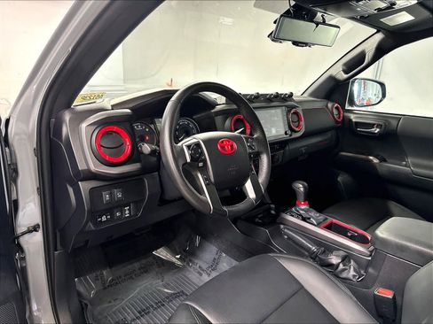 Used 2021 Toyota Tacoma TRD Sport w/ TRD Premium Sport Package AWD/4WD image 15