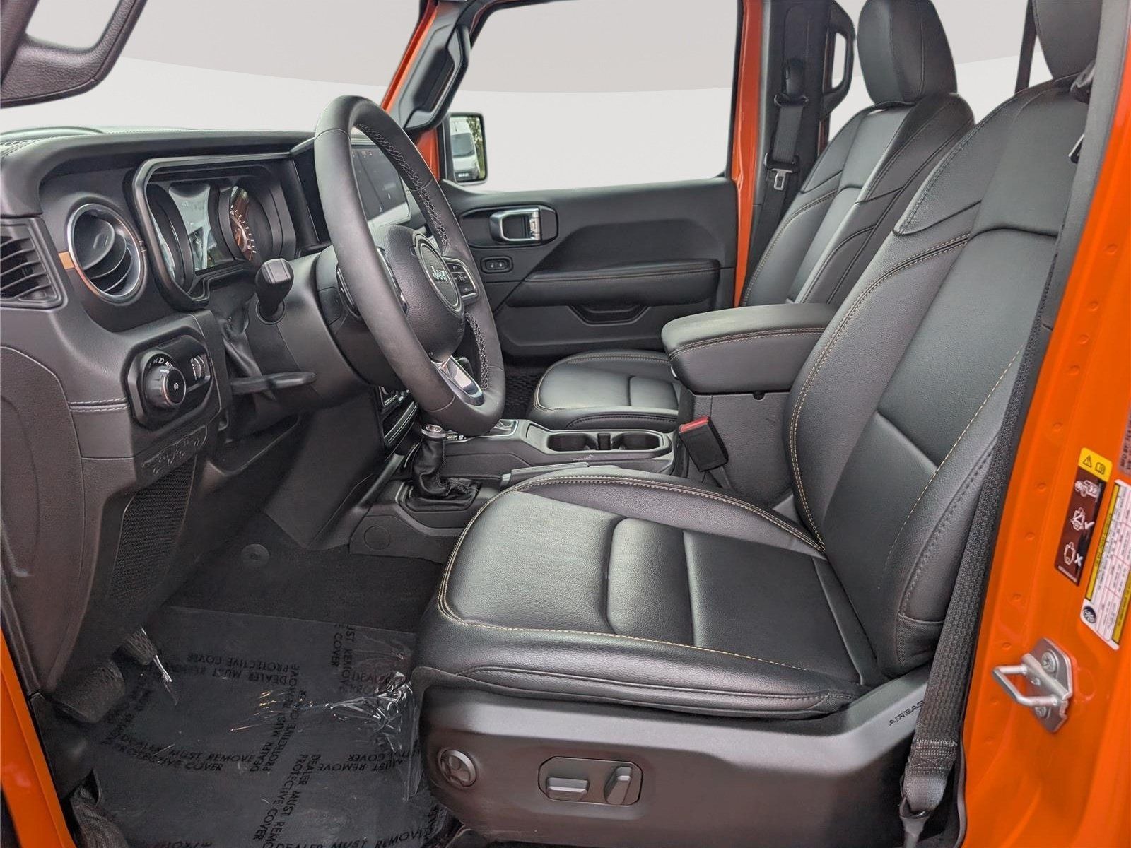 Used 2025 Jeep Wrangler Unlimited Sahara AWD/4WD image 16