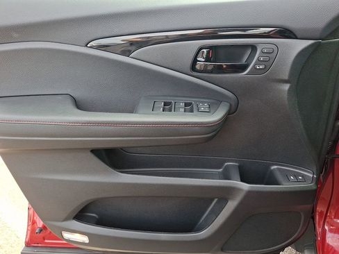 Used 2024 Honda Passport Black Edition image 13