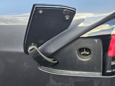 Used 2023 Tesla Model X image 32