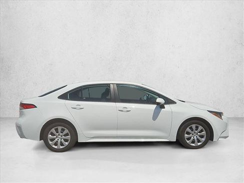 Used 2025 Toyota Corolla LE FWD image 4