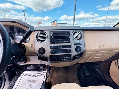 Used 2014 Ford F250 XLT w/ Snow Plow Prep Package image 13