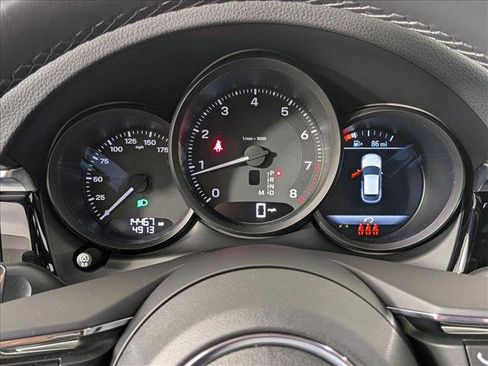 Certified 2023 Porsche Macan AWD/4WD image 16