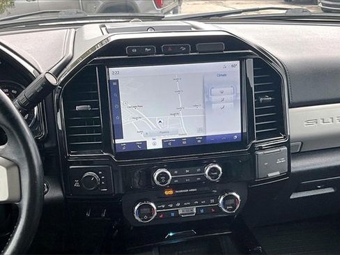 Used 2022 Ford F250 Lariat w/ Black Appearance Package image 9