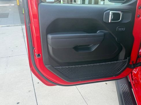 Certified 2025 Jeep Gladiator Sport image 28