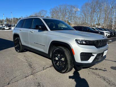 Used 2025 Jeep Grand Cherokee Altitude