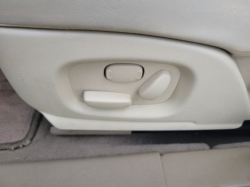 Used 2004 Jaguar XJ8 image 23