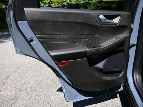 Used 2024 Ford Escape SE image 30