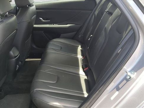 Used 2025 Hyundai Elantra Limited FWD image 19