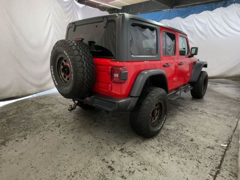 Used 2019 Jeep Wrangler Unlimited Rubicon w/ Dual Top Group AWD/4WD image 6