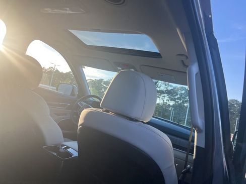 Used 2025 Kia Telluride SX w/ SX Captain's Chair Package image 19