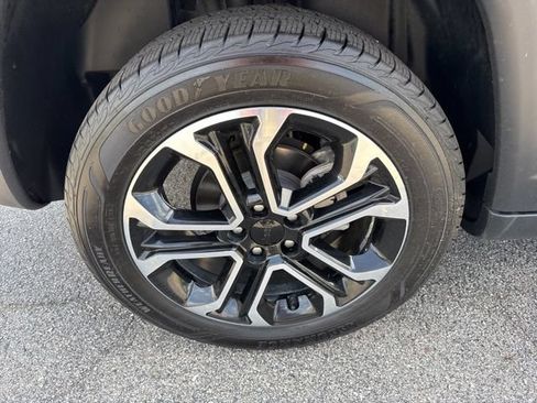 Certified 2023 Jeep Compass Limited AWD/4WD image 37