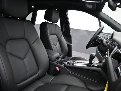 New 2026 Porsche Macan image 33