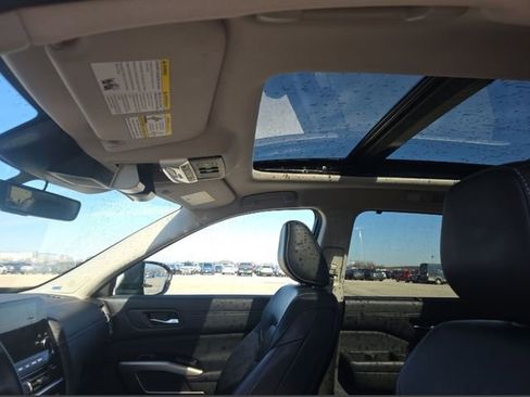 Used 2023 Nissan Pathfinder Platinum w/ Lighting Package (N92) image 10