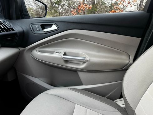 Used 2015 Ford Escape SE w/ Equipment Group 201A image 9