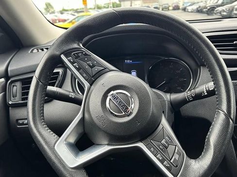 Used 2019 Nissan Rogue S w/ Special Edition Package FWD image 8