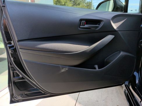 Used 2023 Toyota Corolla LE image 32