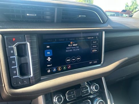 Used 2021 GMC Yukon XL Denali w/ LPO, Illumination Package AWD/4WD image 11