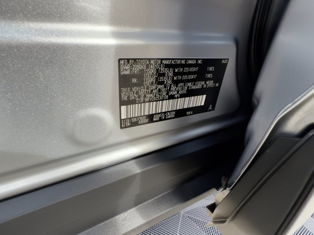 Used 2025 Toyota RAV4 LE AWD/4WD image 32