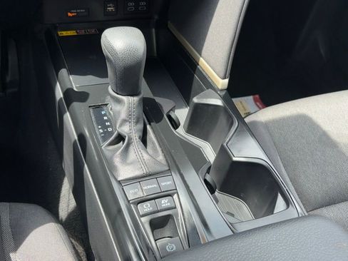 Used 2025 Toyota Camry LE image 10