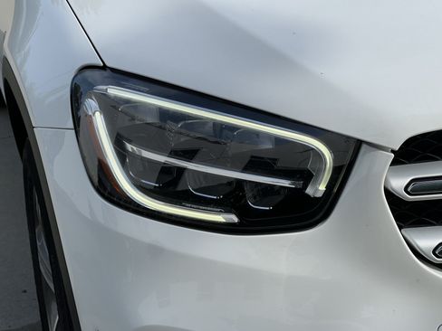 Used 2021 Mercedes-Benz GLC 300 4MATIC image 11