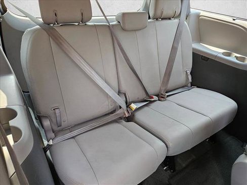 Used 2015 Toyota Sienna XLE FWD image 19