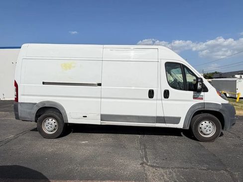 Used 2018 RAM ProMaster 2500 w/ Interior Convenience Group FWD image 2