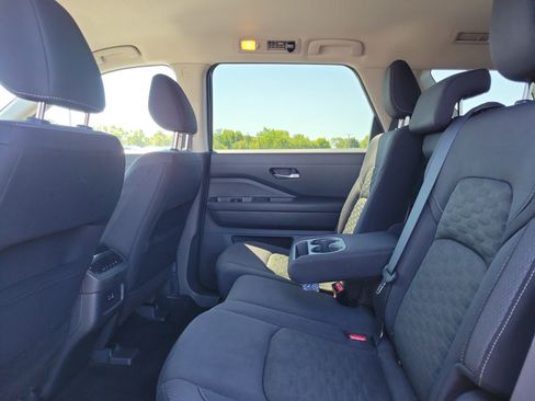 Certified 2022 Nissan Pathfinder SV image 11