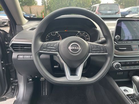 Used 2025 Nissan Altima 2.5 SV image 29