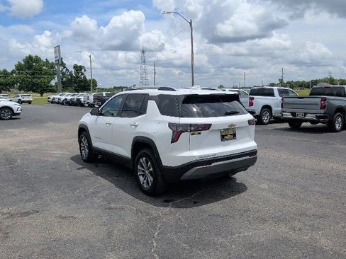 Used 2025 Chevrolet Equinox LT w/ Convenience Package II AWD/4WD image 3