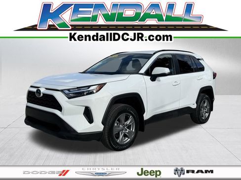 Used 2024 Toyota RAV4 XLE AWD/4WD image 1