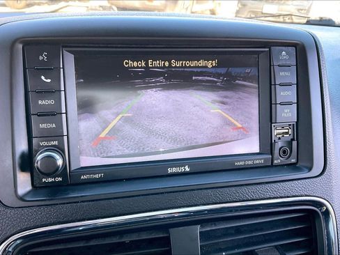 Used 2018 Dodge Grand Caravan SXT image 19