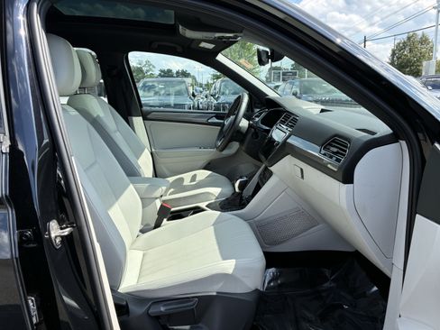 Used 2023 Volkswagen Tiguan SE R-Line FWD image 13