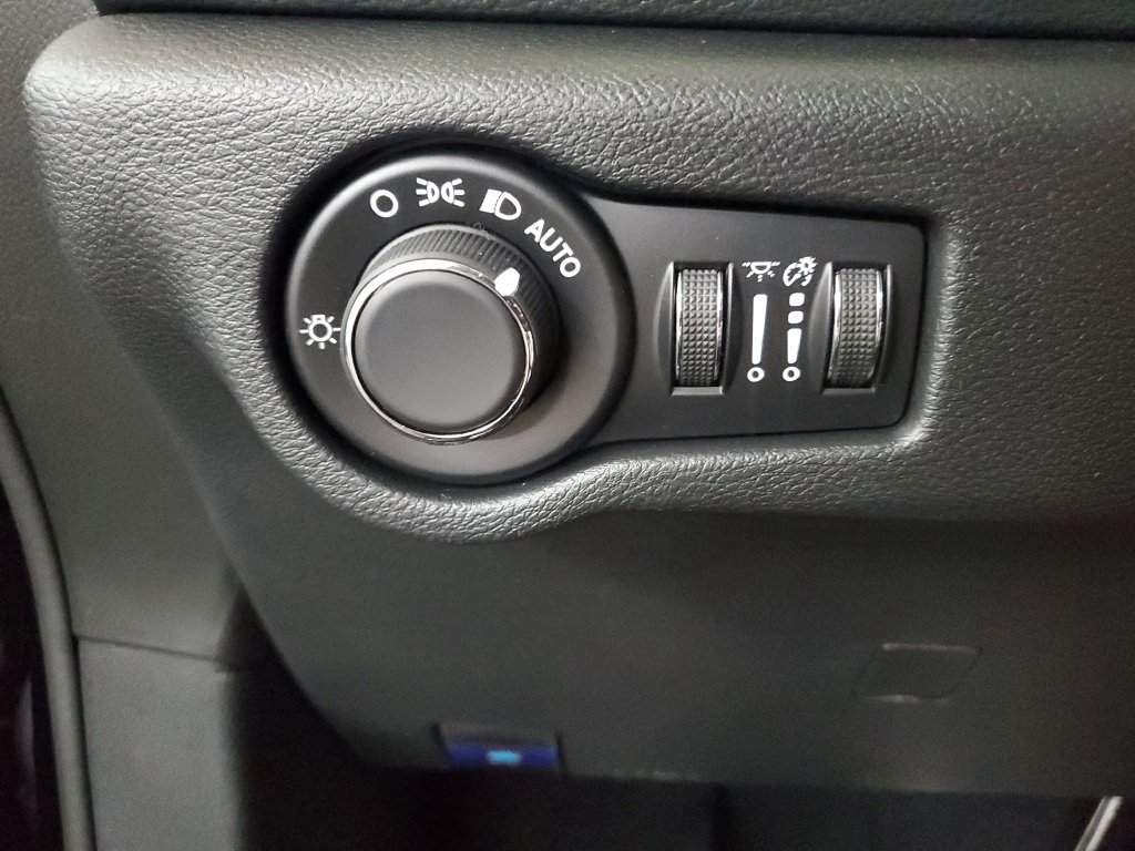 New 2027 Chrysler Pacifica Select FWD image 10