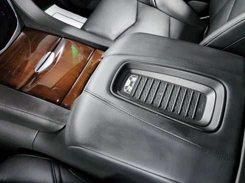 Used 2020 Cadillac Escalade Luxury image 43