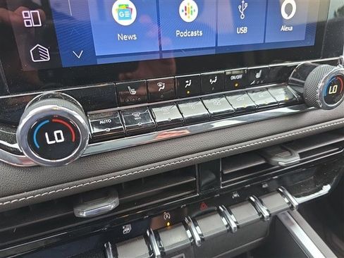 Certified 2023 Chevrolet Colorado LT w/ LT Convenience Package II image 16