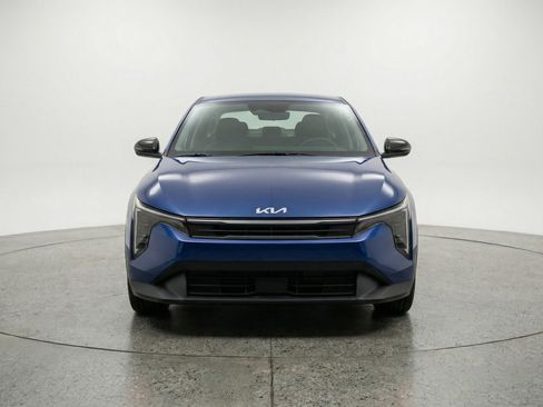 Used 2025 Kia K4 LXS image 2