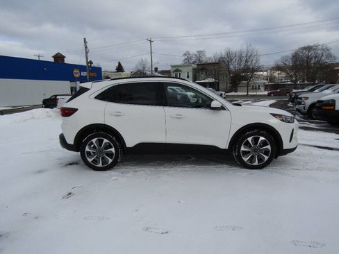 Used 2024 Ford Escape Platinum image 8