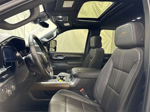Used 2024 Chevrolet Silverado 2500 High Country w/ High Country Premium Package image 11