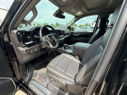 Used 2024 Chevrolet Silverado 1500 LTZ AWD/4WD image 10