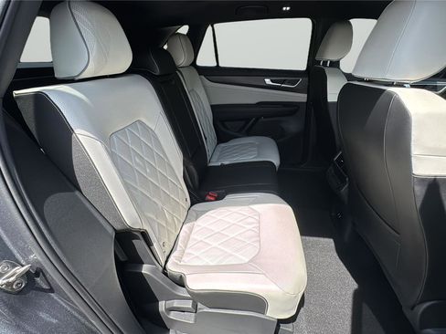 Used 2025 Volkswagen Atlas Cross Sport SEL Premium R-Line image 14