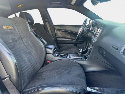 Used 2018 Dodge Charger R/T RWD image 10